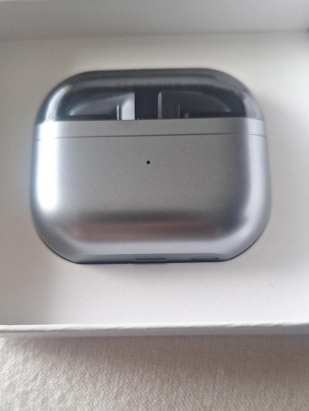 Samsung Galaxy Buds3 Wireless Earbuds - Picture 2 of 10